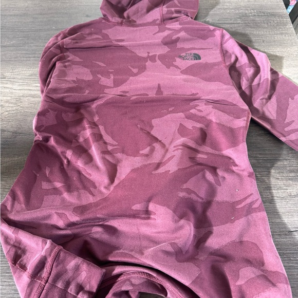 Woman’s The North Face pink camouflage hoodie, size M - Picture 6 of 6